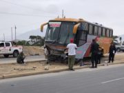 Un fallecido y dos heridos dejó salvaje accidente entre un bus interprovincial y una mototaxi