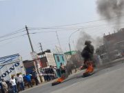Chancay: Transportistas acatan paro y bloquean Panamericana Norte ante el alza de combustible