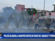Manifestantes contra el gobierno se enfrentaron a la Policía al tratar de llegar al Congreso.