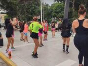 Mujeres realizaron singular protesta frente a la Municipalidad de Chancay tras clausura de gimnasio