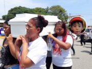 Entierran a bebé que murió tras presunta negligencia: familiares llegaron hasta el Hospital para exigir justicia