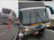 Bus de la empresa Zbus impactó contra la berma central de la vía en Puente Piedra