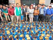 Barranca: Gobernadora Regional entrega kits de herramientas a pobladores por el «Día del Campesino”