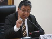 Denuncian que congresista Jorge Flores exigía a sus trabajadores el 10% de su sueldo y el 50% de sus bonos