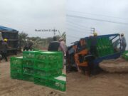 Trailer cargado de pollos se despistó y volcó dejando todas las jabas regadas en la vía