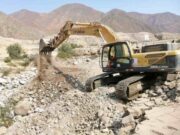 Maquinarias del GORE LIMA siguen avanzando en la limpieza y descolmatación de río en Chilca, Cañete