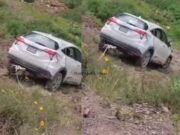 Camioneta se despistó y se salvó a caer a un abismo camino a Collpa