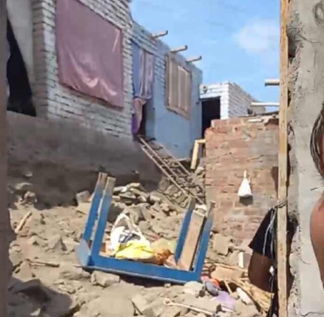 Bomberos de Barranca rescatan a 5 niños tras colapsar su vivienda.