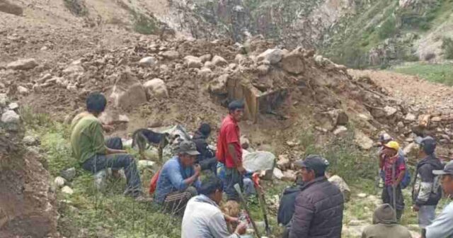 Derrumbe en Yauyos obligó a evacuar de urgencia la comunidad de Colonia