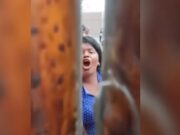 Pobladora fue retirada violentamente por protestar frente a la Mesa Técnica del Mega Puerto de Chancay. Pobladora fue retirada violentamente por protestar frente a la Mesa Técnica del Mega Puerto de Chancay.