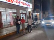 Delincuentes arrebatan 8 mil soles a victimas que retiraron de financiera en Chancay. Delincuentes arrebatan 8 mil soles a victimas que retiraron de financiera en Chancay.