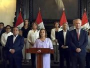 Dina Boluarte señaló que hay un «acoso sistemático» en su contra y que continuará en la presidencia. Dina Boluarte señaló que hay un acoso sistemático en su contra y que continuará en la presidencia.