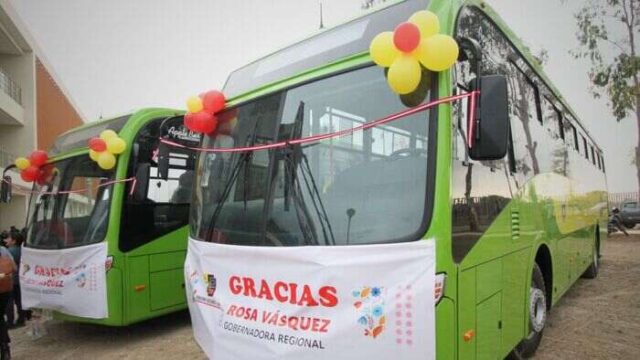 Alumnos de la universidad de Cañete cuentan con 2 buses nuevos para su traslado