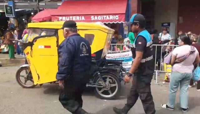 Accidente de tránsito en mercado de Cahuas deja a dos fiscalizadores heridos.