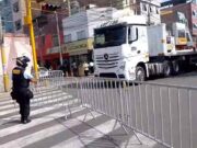 Falta de señalización de cierre de la Plaza de Armas, ocasionó problemas al tránsito vehicular. Cierre de la Plaza de Armas ocasiona serios problemas al tránsito vehicular