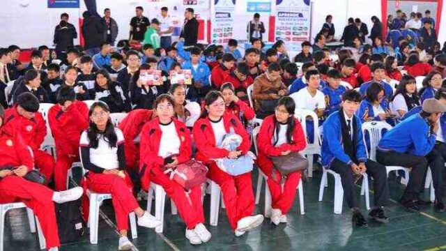 Feria Regional de Orientación Vocacional congrega a más de mil estudiantes en Santa María