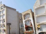 Nicho del cementerio Los Naturales a punto de caer tras sismo. Nicho del cementerio Los Naturales a punto de caer tras sismo.