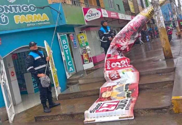 Ante constante reclamos de la ciudadanía por fin retiran carteles de las calles de Huaral