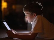 Experta alerta: Muchos niños pasan más horas en el celular que en clases Experta alerta Muchos niños pasan más horas en el celular que en clases