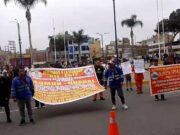 Obreros municipales realizan protesta frente a la municipalidad de Huaral Obreros municipales realizan protesta frente a la municipalidad de Huaral