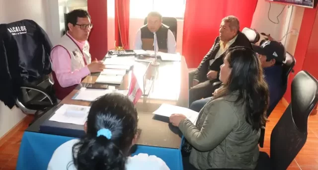 Alcalde de Aucallama sostiene importante reunión con director e integrantes de la APAFA de la IE José Olaya.