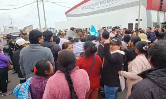 Pobladores de Chancay impiden salida de vehículo de la Gobernadora Regional durante inspección de obra