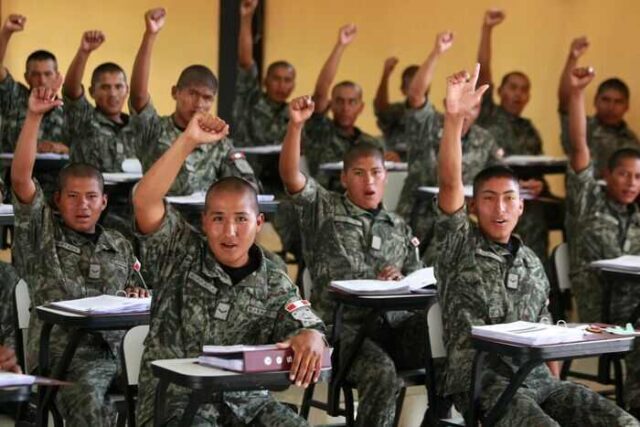 Buscan restablecer el servicio militar para jóvenes y adultos que no estudien ni trabajen.