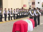 Policías brindan homenaje póstumo a suboficial asesinado en Barrios Altos. Policías brindan homenaje póstumo a suboficial asesinado en Barrios Altos.