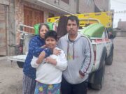 Familia afectada por incendio recibe donativos en Huaral. Familia afectada por incendio recibe donativos en Huaral.