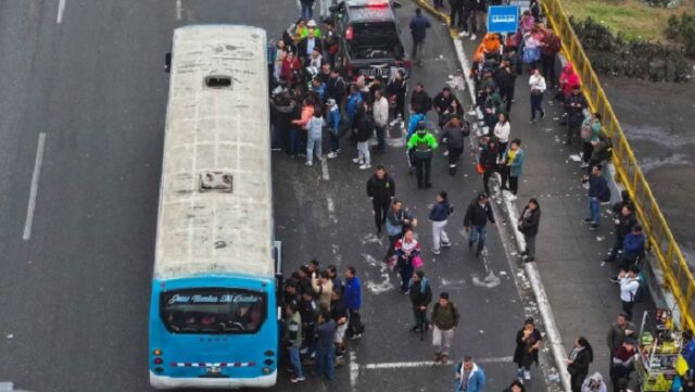 Gremios de transportistas suspenden paro tras mesa de trabajo con Minister.