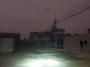 Mortificados vecinos de diversos sectores de Huaral reportan apagones esta noche Mortificados vecinos de diversos sectores de Huaral reportan apagones esta noche