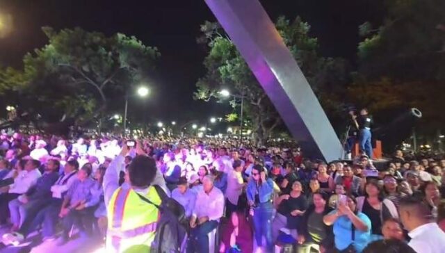 Mujer sufre descompensación en evento de inauguración en plaza de armas de Chancay