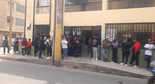 Corte de electricidad en oficinas del Reniec de Huaral genera largas colas y malestar en usuarios