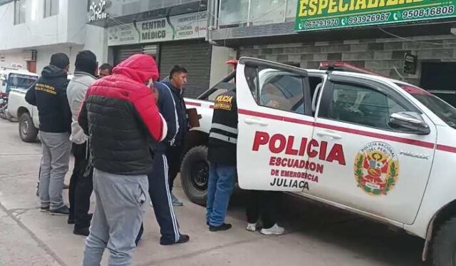 Tres agentes de la Policía Nacional del Perú (PNP) fueron detenidos por sus propios compañeros por, presuntamente, pedir una coima de tres mil soles a un motociclista en la ciudad de Juliaca.