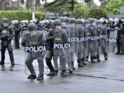 Gobierno de Dina Boluarte gasta más de US$57 millones en equipamiento para la Policía Nacional. Gobierno de Dina Boluarte gasta más de US$57 millones en equipamiento para la Policía Nacional.