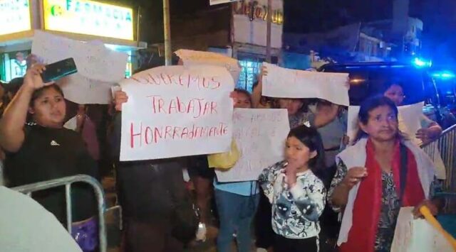 Huaral comerciantes informales protestan por permiso para vender en navidad y año nuevo.