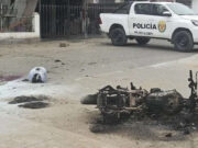 Sicarios desatan balacera en fiesta que deja un muerto y vecinos queman un criminal en SJL. Sicarios desatan balacera en fiesta que deja un muerto y vecinos queman un criminal en SJL.