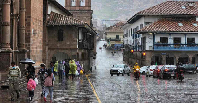 Por fuertes lluvias declaran en riesgo a 300 distritos de la sierra de Perú.