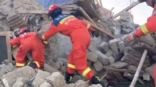 Terremoto de 7,1 en el Tíbet sacude China y deja al menos 100 muertos.