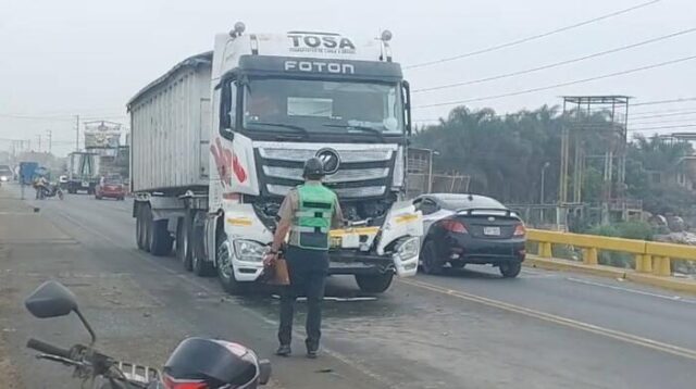 Caos vehicular en la vía Huaral – Aucallama tras accidente en puente San Blas