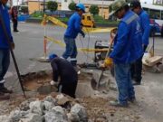 Reponen tapa de buzón deteriorada por aumento del tránsito pesado en Huaral. Huaral reponen tapa de buzón deteriorada por el aumento del tránsito pesado en Andrés Mármol.