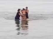 Madre en estado de ebriedad fue detenida en playa Agua Dulce por intentar ahogar a su hijo. Madre en estado de ebriedad fue detenida en playa Agua Dulce por intentar ahogar a su hijo.