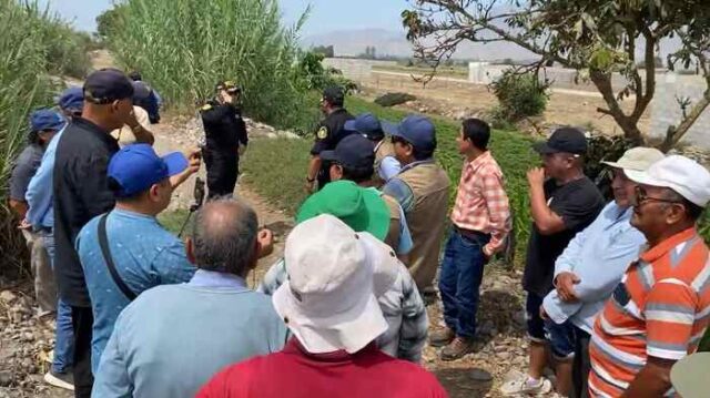 Transportistas protestan por cierre del puente Huaca-Tambillo en Aucallama.