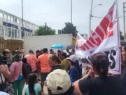 Amigos, familiares y vecinos de Chancay realizan protesta exigiendo justicia para Naysha Flores Amigos, familiares y vecinos de Chancay realizan protesta exigiendo justicia para Naysha Flores