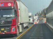 Choferes y pasajeros cruzan el nuevo puente de Chancay, temerosos y rezando. Choferes y pasajeros cruzan el nuevo puente de Chancay, temerosos y rezando.