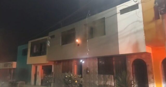 Corto circuito origina incendio de cable en vivienda del parque La Aurora