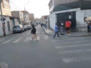 Dos sujetos asaltan a una señora en la esquina del colegio Germán Menacho Dos sujetos asaltan a una señora en la esquina del colegio Germán Menacho