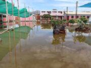 En varios lugares del Perú los niños iniciaron el año escolar en estas inaceptables condiciones En varios lugares del Perú los niños iniciaron el año escolar en estas inaceptables condiciones