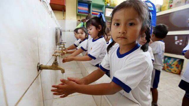 Gobierno busca garantizar acceso al agua potable en colegios antes del inicio de clases