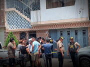 Padres hallados muertos junto a sus hijos en Los Olivos murieron por impacto de bala, revela necropsia. Padres hallados muertos junto a sus hijos en Los Olivos murieron por impacto de bala, revela necropsia.